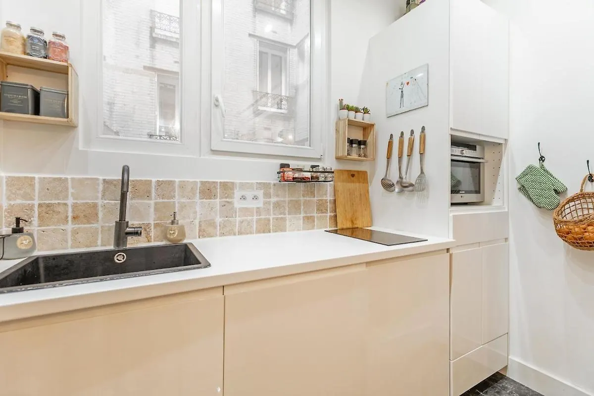 Refurbished Haussmannian Apartment París 0*,