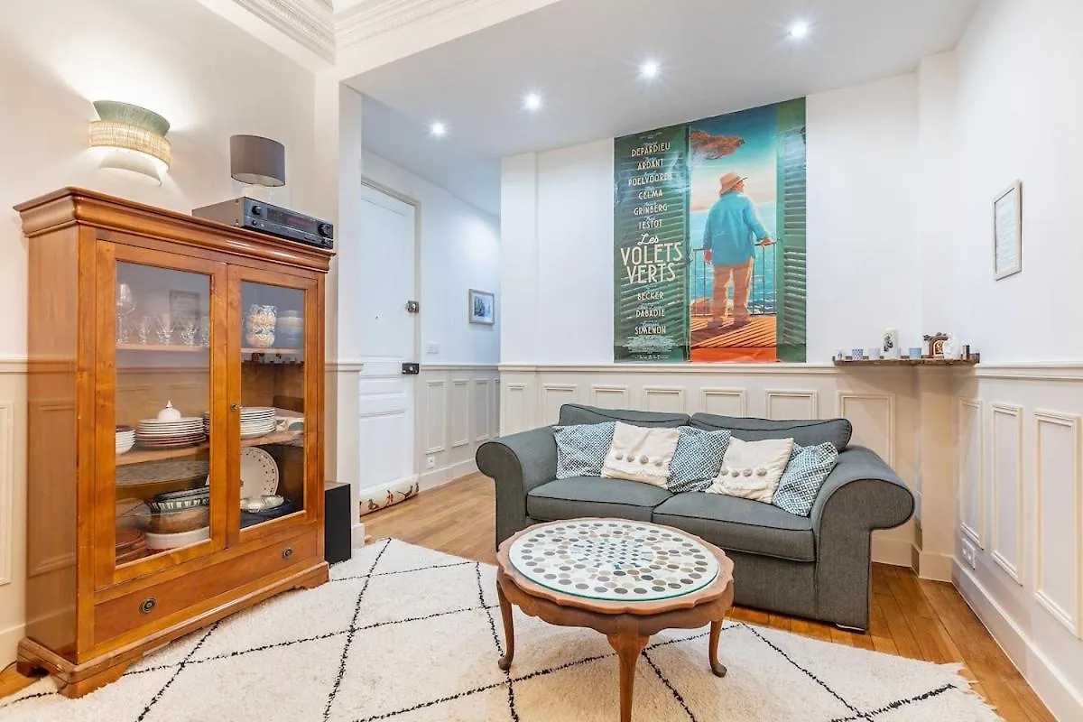 Refurbished Haussmannian Apartment París Francia