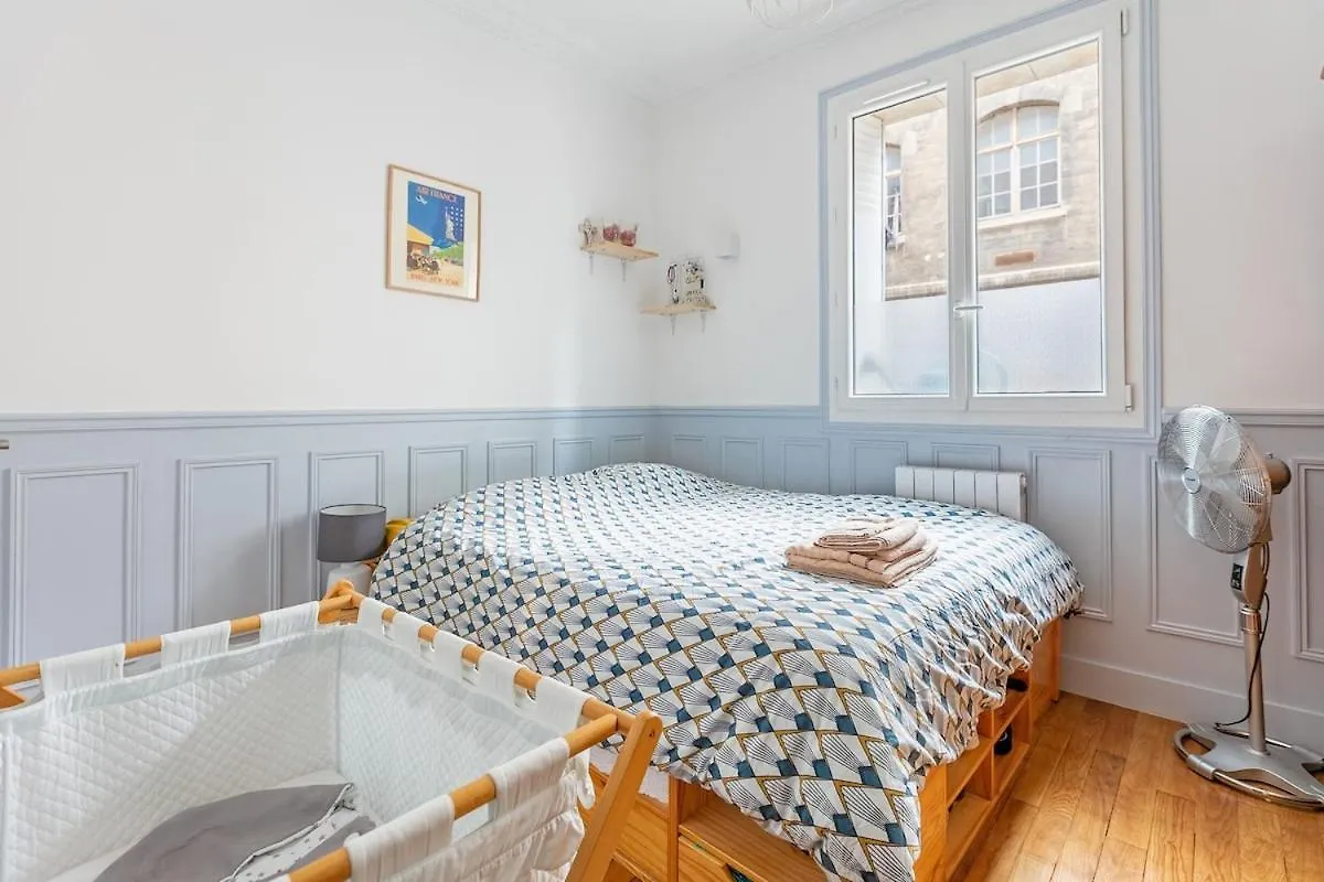 Refurbished Haussmannian Apartment París