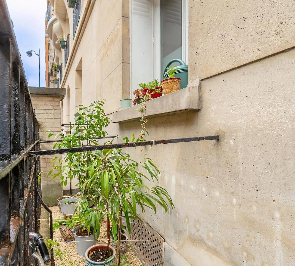Refurbished Haussmannian Apartment París Francia