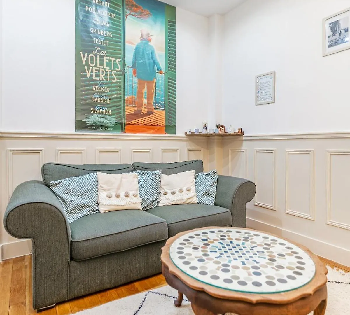 Refurbished Haussmannian Apartment París