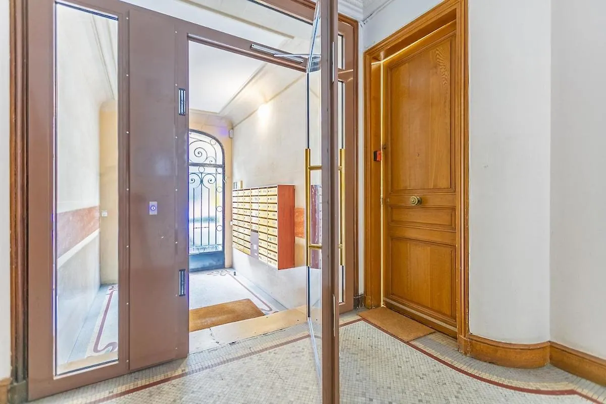 Refurbished Haussmannian Apartment Paris 0*,