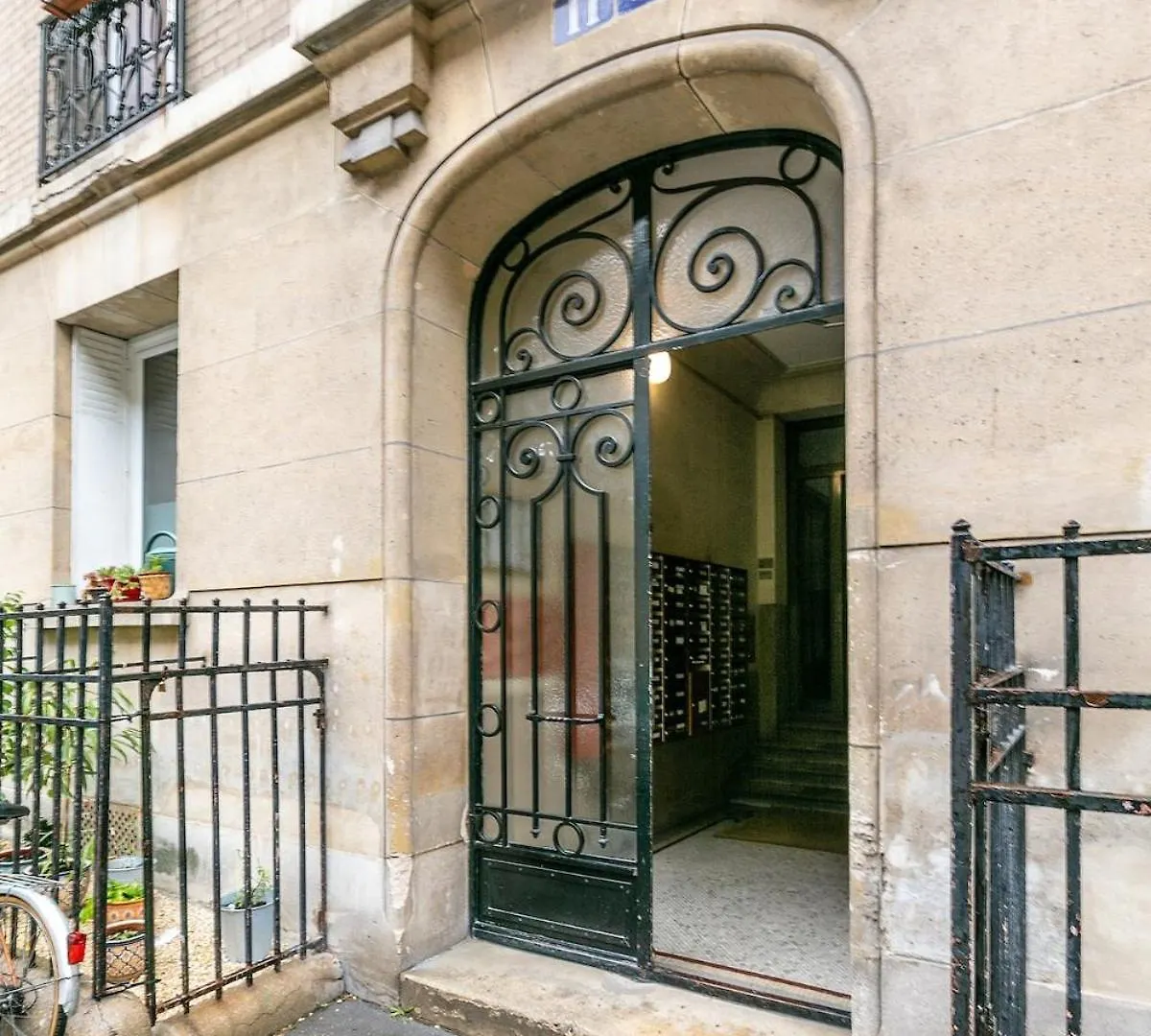 Refurbished Haussmannian Apartment Paris 0*,  France
